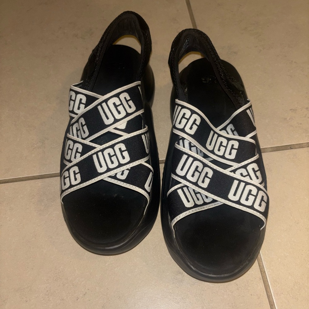 UGG La Cloud Black Sandals With Straps